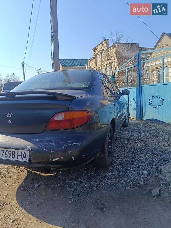 Hyundai Lantra (1997)