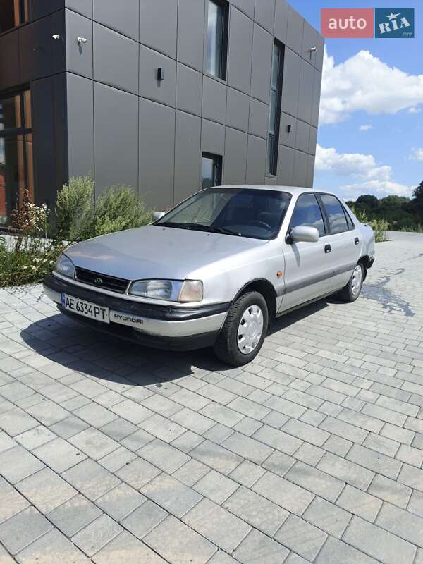 Hyundai Lantra (1993)