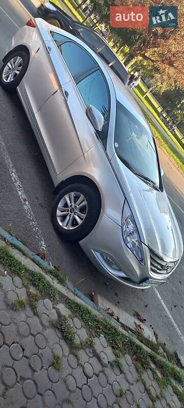 Hyundai Sonata (2011)