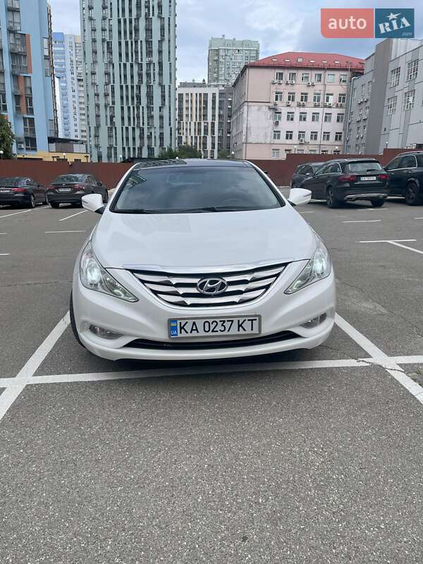 Hyundai Sonata (2010)