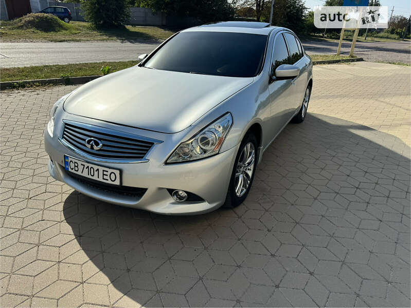 Infiniti G25 (2012)
