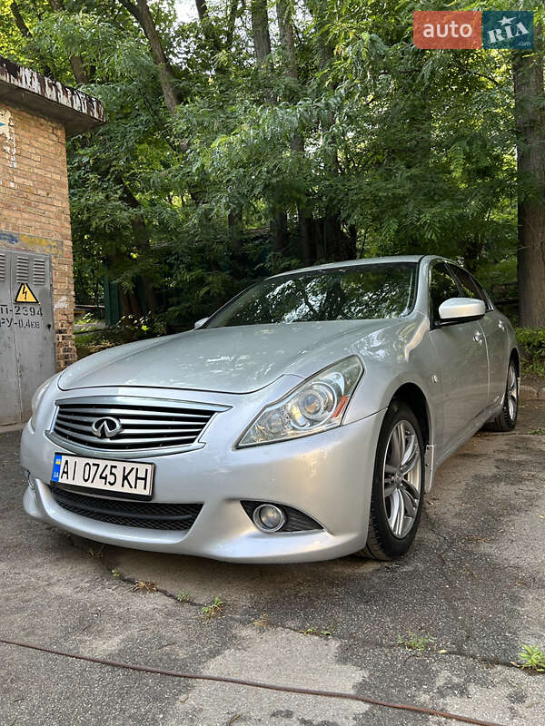 Infiniti G25 (2011)