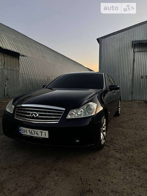 Infiniti M35 (2005)