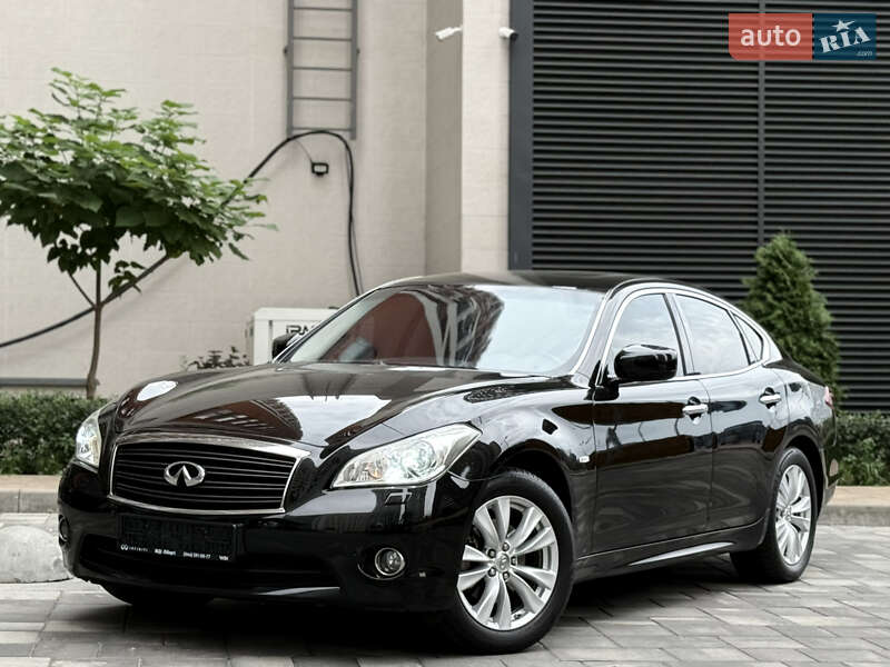 Infiniti M37 (2010)