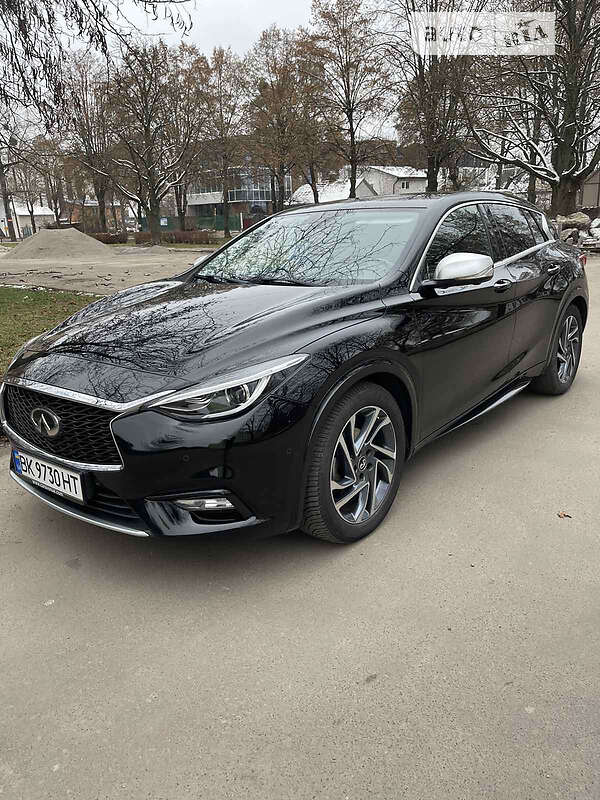 Infiniti Q30 (2016)