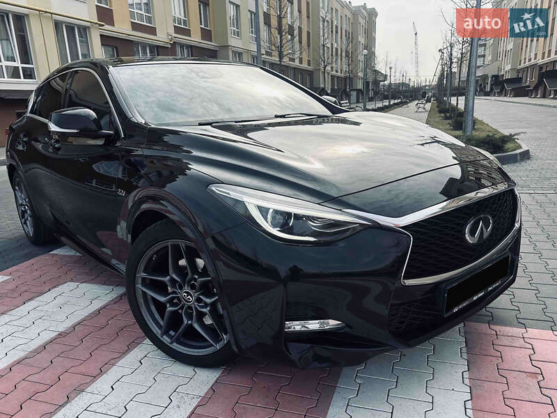 Infiniti Q30 (2016)