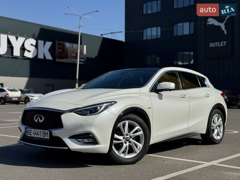 Infiniti Q30 (2016)