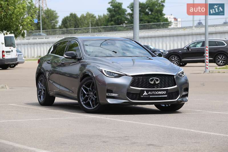 Infiniti Q30 (2016)