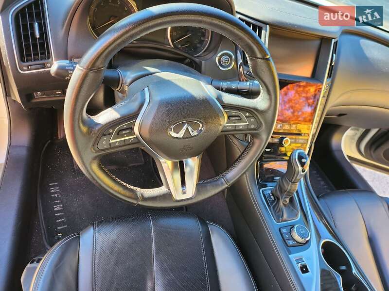 Infiniti Q60 (2017)