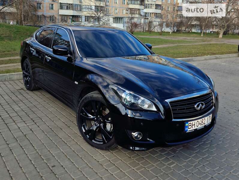 Infiniti Q70 (2014)