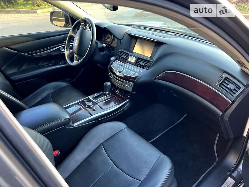 Infiniti Q70 (2017)