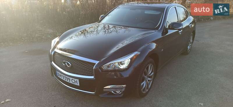 Infiniti Q70 (2015)
