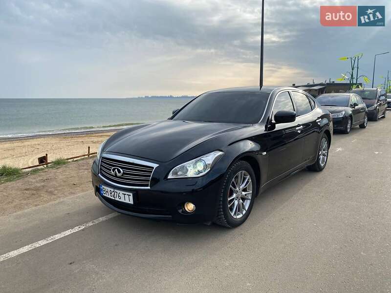 Infiniti Q70 (2013)