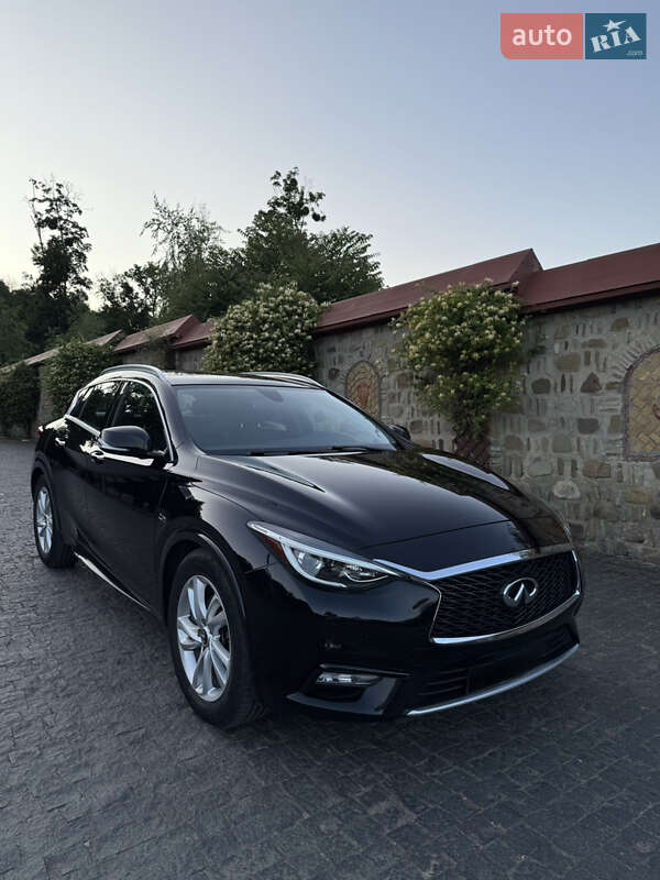 Infiniti Qx30 (2016)