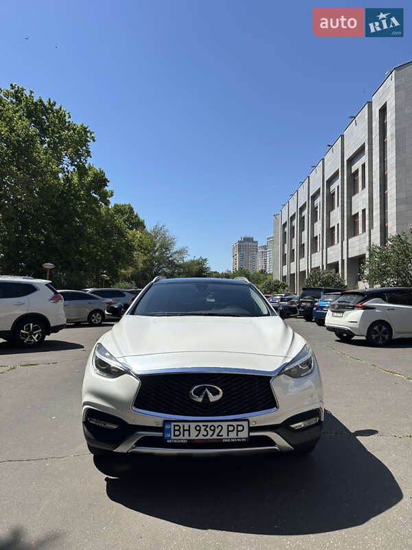Infiniti Qx30 (2016)