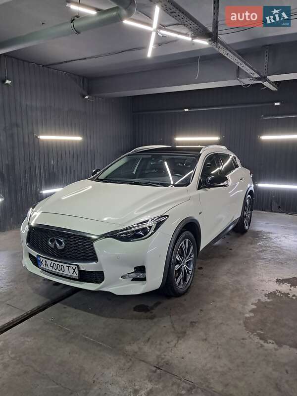 Infiniti Qx30 (2016)
