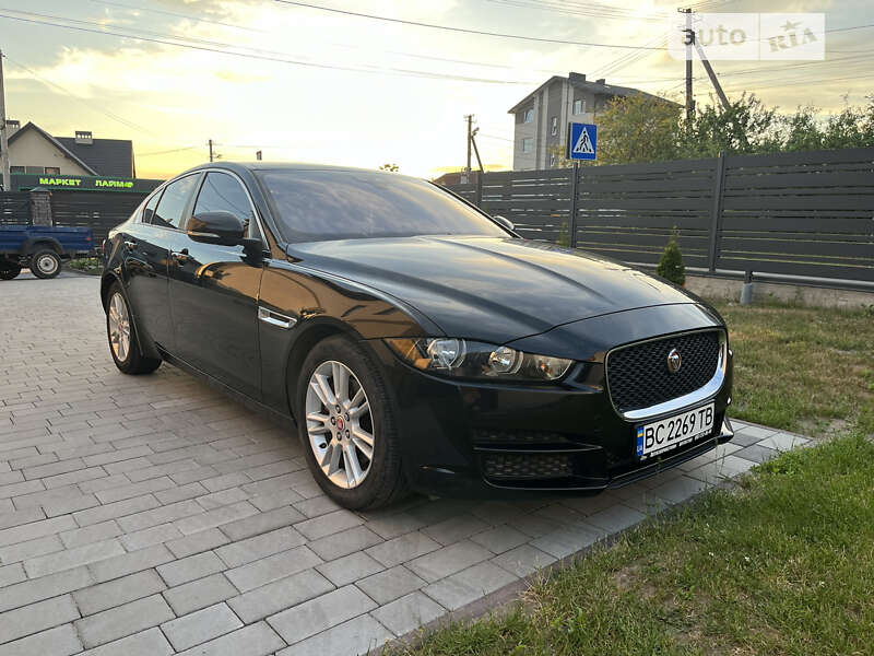 Jaguar Xe (2016)