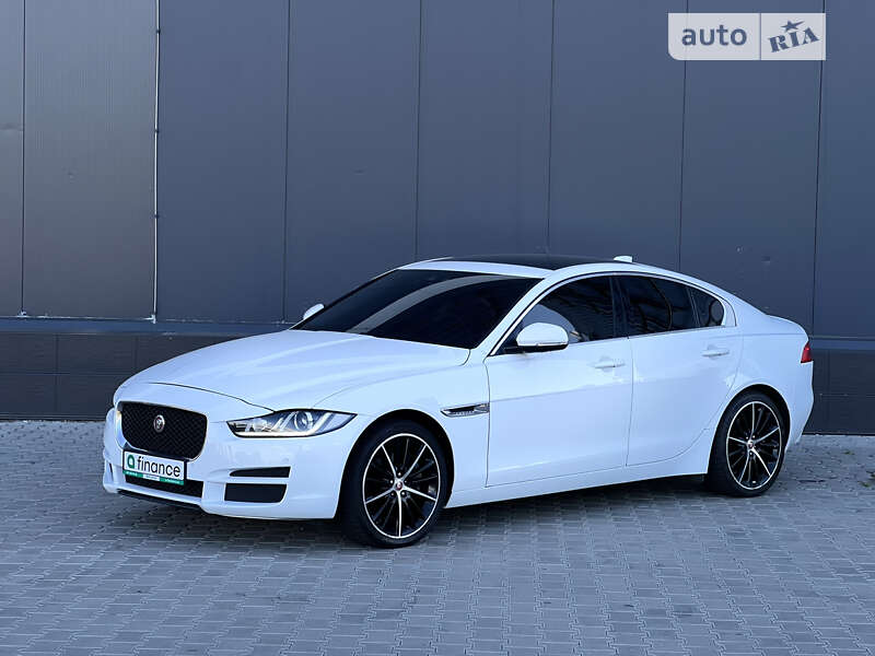 Jaguar Xe (2016)