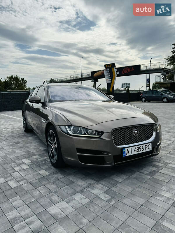 Jaguar Xe (2016)
