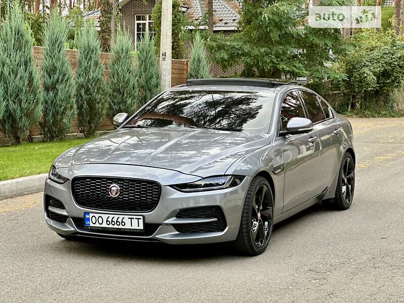 Jaguar Xe (2019)