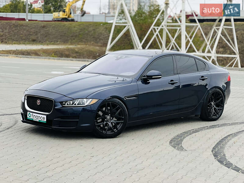 Jaguar Xe (2016)