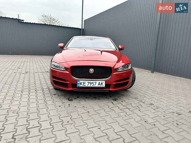 Jaguar Xe (2016)