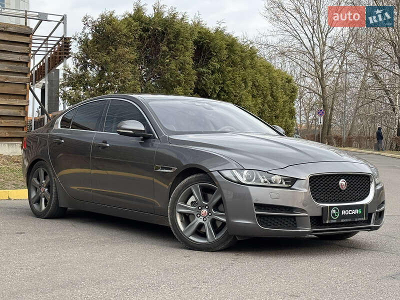 Jaguar Xe (2016)