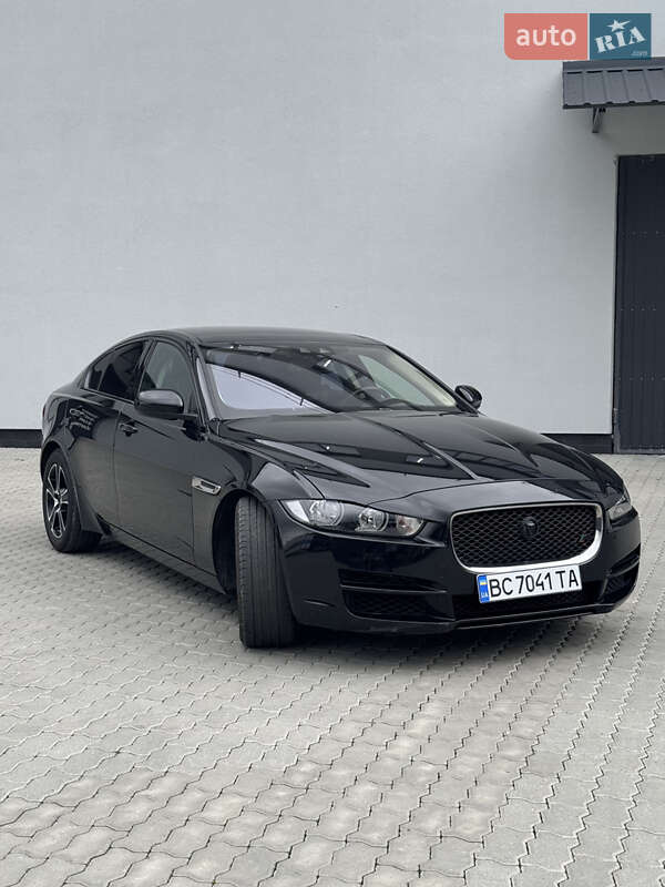 Jaguar Xe (2017)