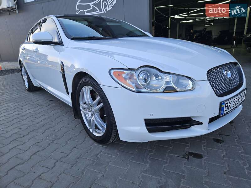 Jaguar Xf (2010)