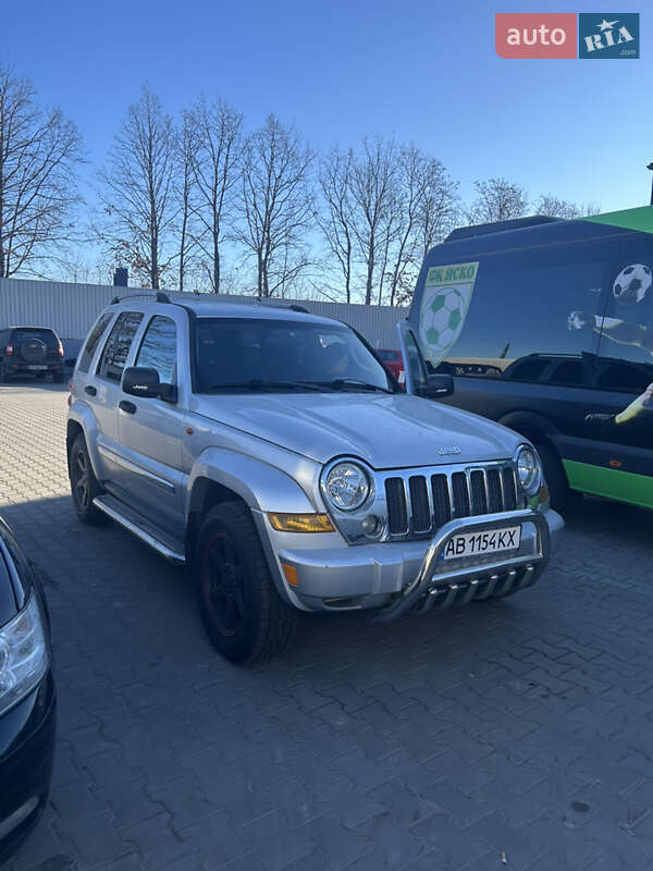 Jeep Cherokee (2004)