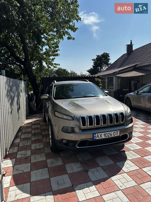 Jeep Cherokee (2016)