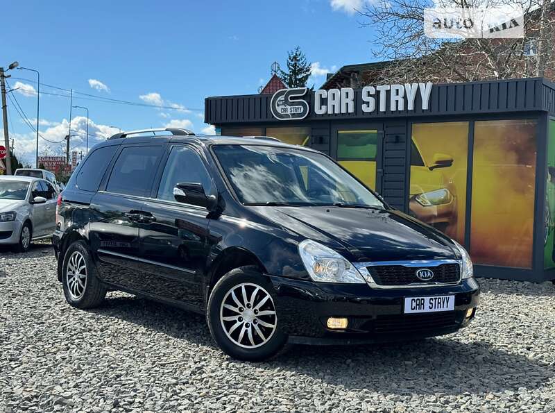 Kia Carnival (2012)