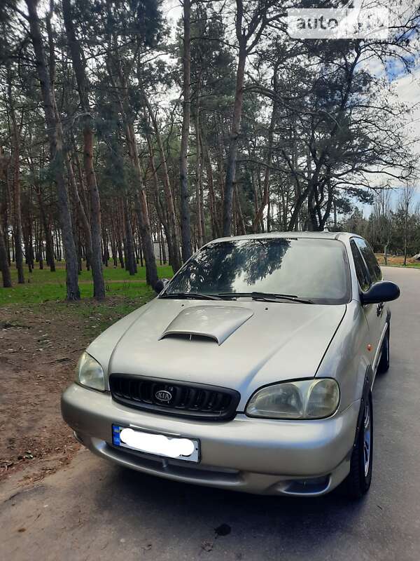 Kia Carnival (2001)