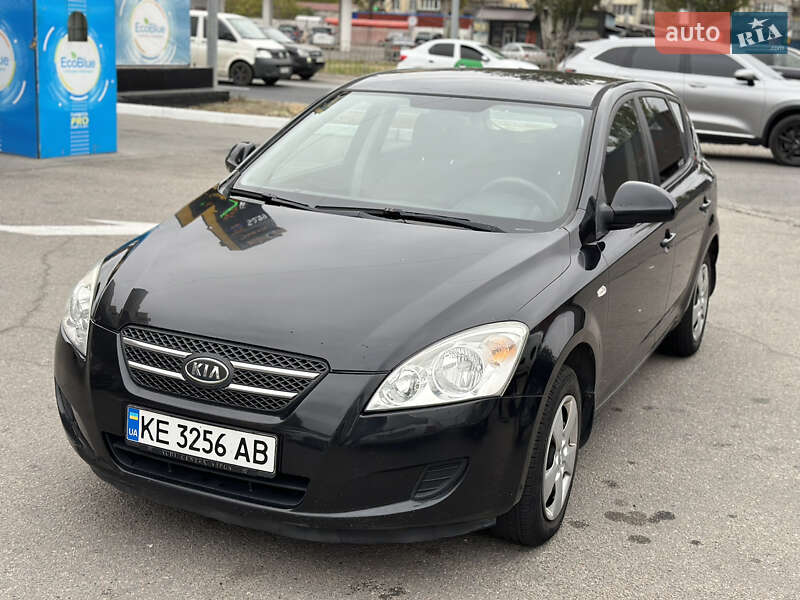 Kia Ceed (2008)