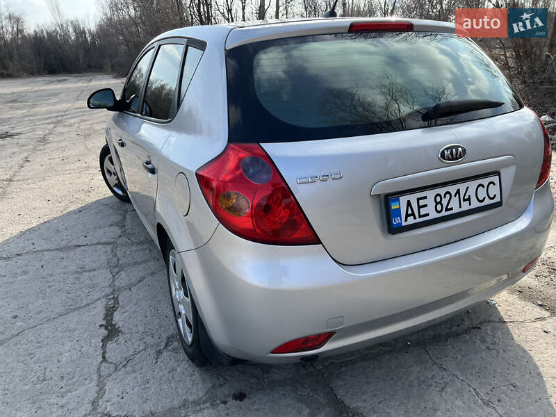 Kia Ceed (2007)