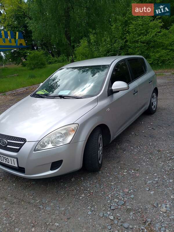 Kia Ceed (2007)