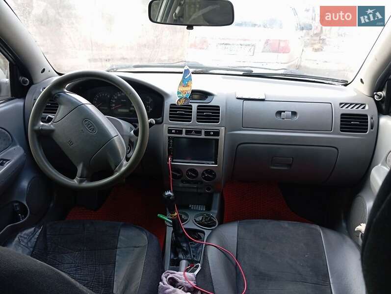 Kia Rio (2003)