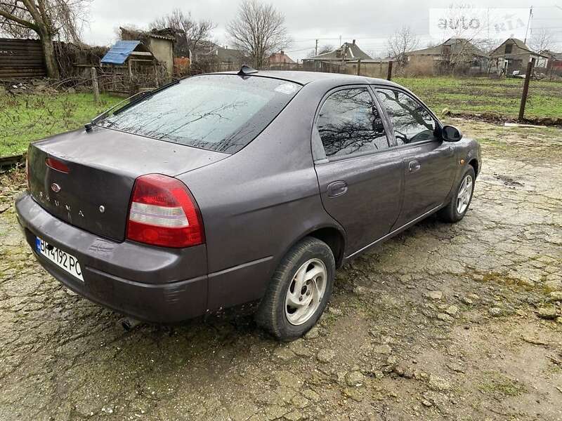 Kia Shuma (1999)