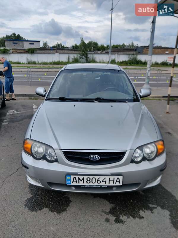 Kia Shuma (2003)
