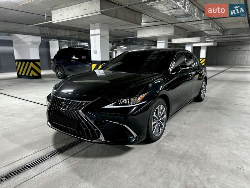 Lexus Es (2023)