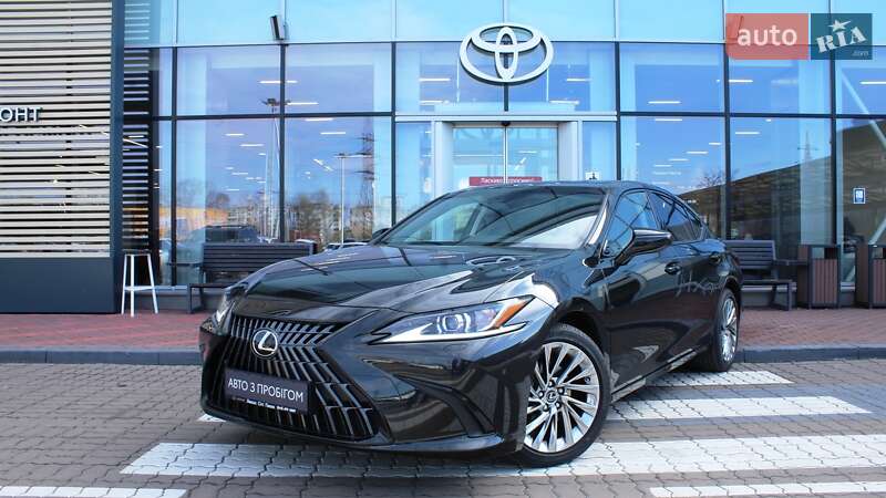 Lexus Es (2024)