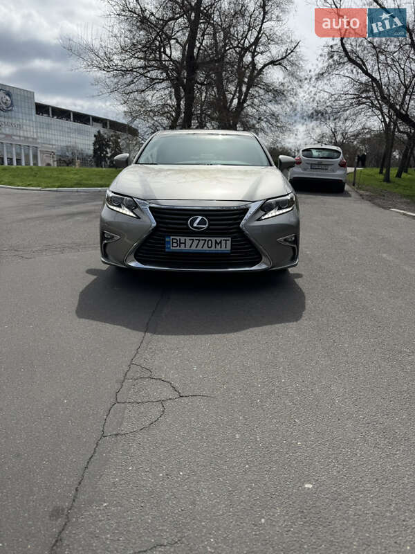 Lexus Es (2016)
