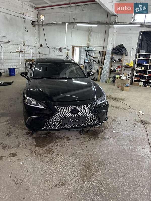 Lexus Es (2019)