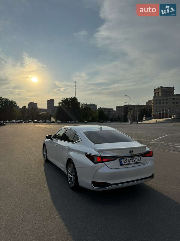 Lexus Es (2023)