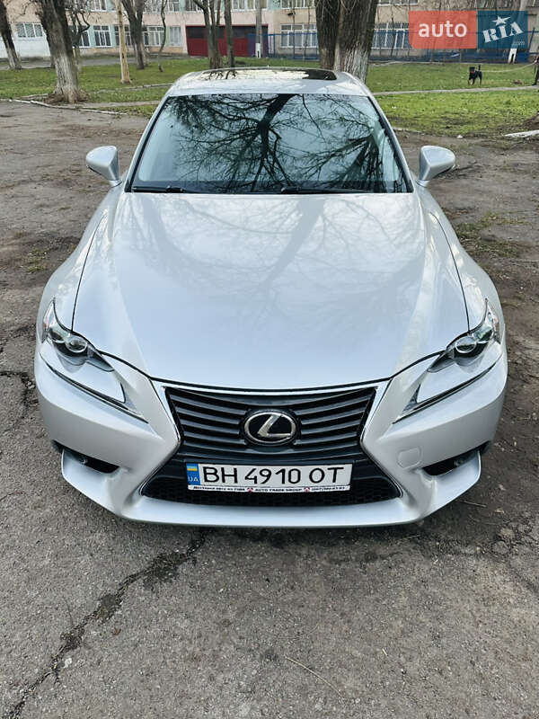 Lexus Is (2016)