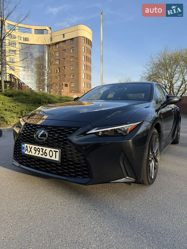Lexus Is (2021)