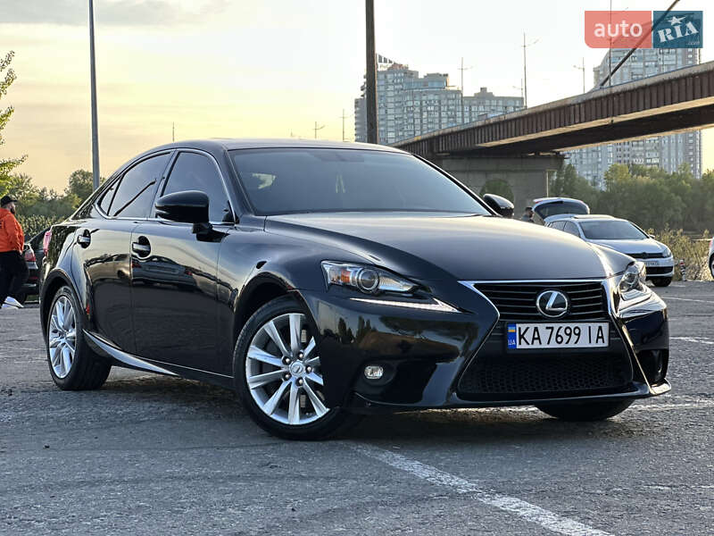 Lexus Is (2016)