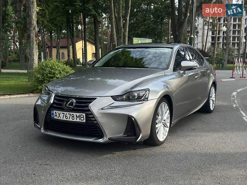Lexus Is (2017)