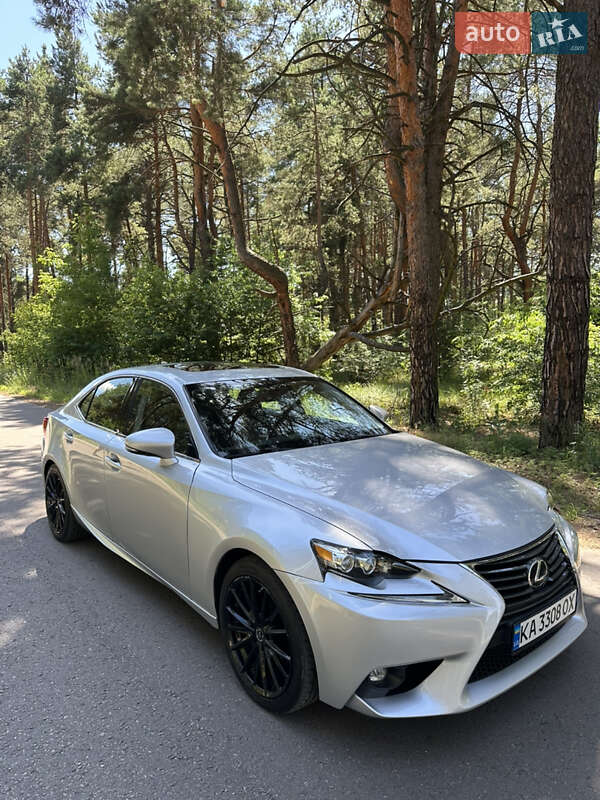Lexus Is (2015)