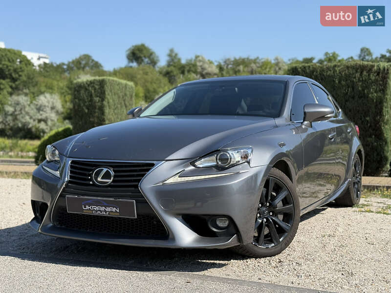Lexus Is (2016)